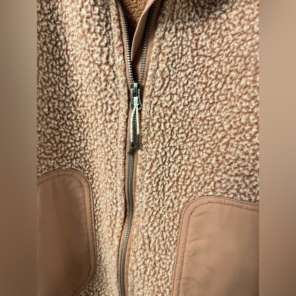 Vuori Women's Alpine Sherpa Jacket - Picture 12 of 16